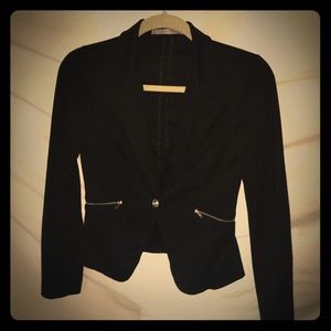 Zipper pocket blazer.